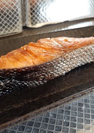 跟背景很像的乾煎鮭魚 #減肥食譜 的食譜成品照片
