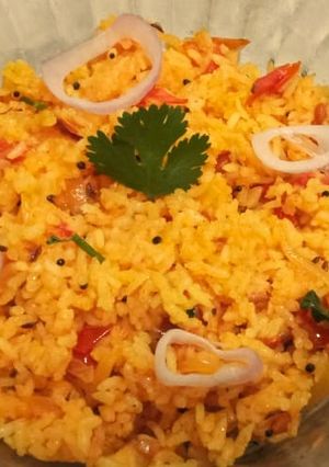 A picture of Onion tomato rice.