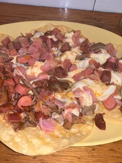 Una foto de Alambre de bistec y chorizo