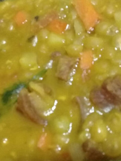 Una foto de Arvejas con tocino