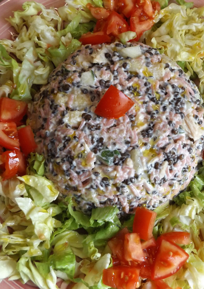 Una foto de Ensalada de arroz pink y lentejas caviar