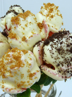 Una foto de Rosas de chocolate blanco fáciles (3 ingredientes)