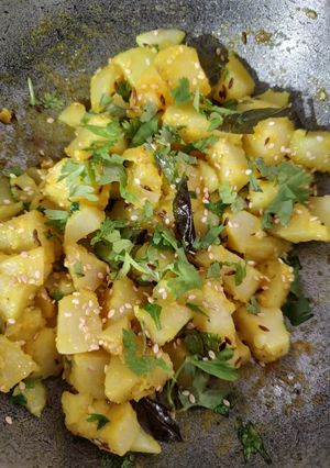 બટાકા ની સૂકી ભાજી રેસીપી મુખ્ય ફોટો