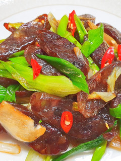 蒜苗炒臘腸/年菜~長長久久 的食譜成品照片