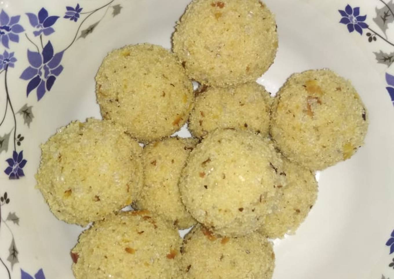 Sooji laddoo