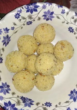 A picture of Sooji laddoo.