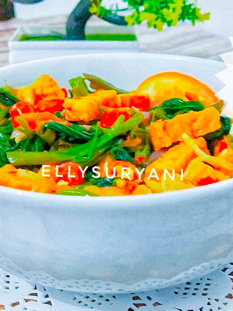 Bagaimana Menyiapkan Kangkung Tempe Tumis Saos Tiram Anti Gagal