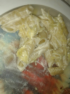 Una foto de Fideos con queso crema