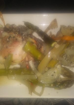 A picture of Chicken Thighs With Asparagus & Onions.