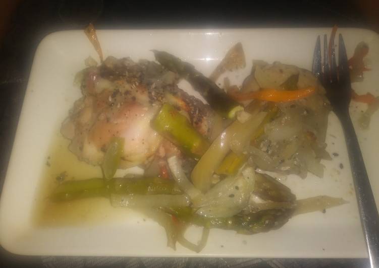 Chicken Thighs With Asparagus & Onions Chicken Thighs With Asparagus & Onions