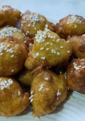A picture of Sweet pakoray with dry fruits/ sweet fritters.