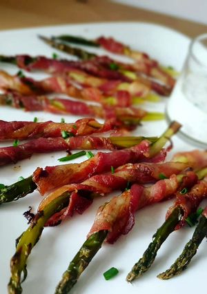 Une photo de ※ Asperges vertes rôties poitrine fumées ※