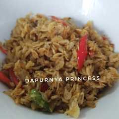 A picture of Tumis ikan rebon.