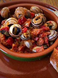 Una foto de Caracoles a la madrileña