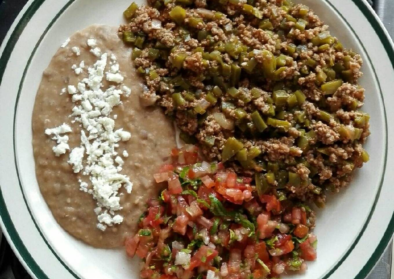 Nopales con carne molida