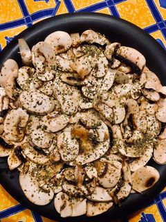 Una foto de Carpaccio de champiñones