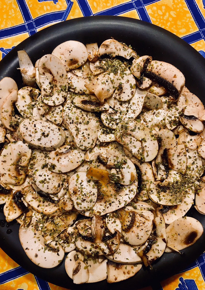Una foto de Carpaccio de champiñones
