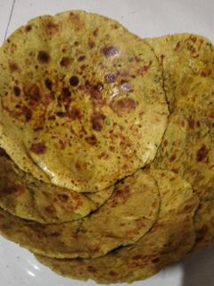 ઘઉં બાજરા ના થેપલા (Wheat Bajra Thepla Recipe In Gujarati) રેસીપી મુખ્ય ફોટો