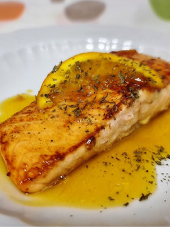 Una foto de Salmón a la naranja
