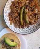 Bistec con cebolla y serranos