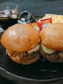 बर्गर (Burger recipe in hindi) रेसिपी मुख्य फोटो