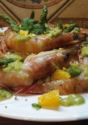 Foto di Gamberoni crudi al profumo ed ai sapori degli asparagi