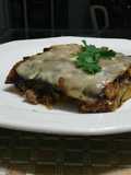 Lasaña de maduro con carne molida y queso mozzarella