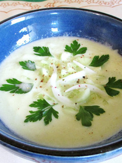 Una foto de Gazpacho de pepino con yogur griego