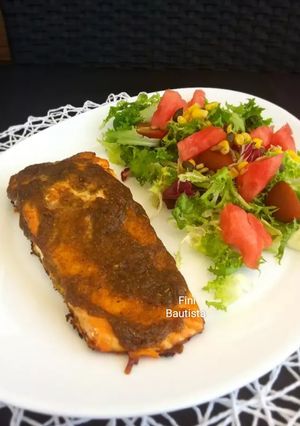 Una foto de Salmón al horno con salsa cajùn