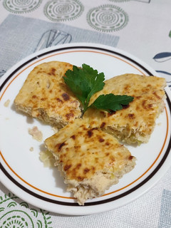 Una foto de Pastel de atún, puerro y queso crema