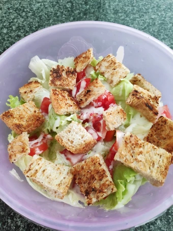 Langkah Gampang Membikin Resep  Caesar Salad Simple dan Ekonomis yang Bikin Ngiler, Bisa Manjain Lidah