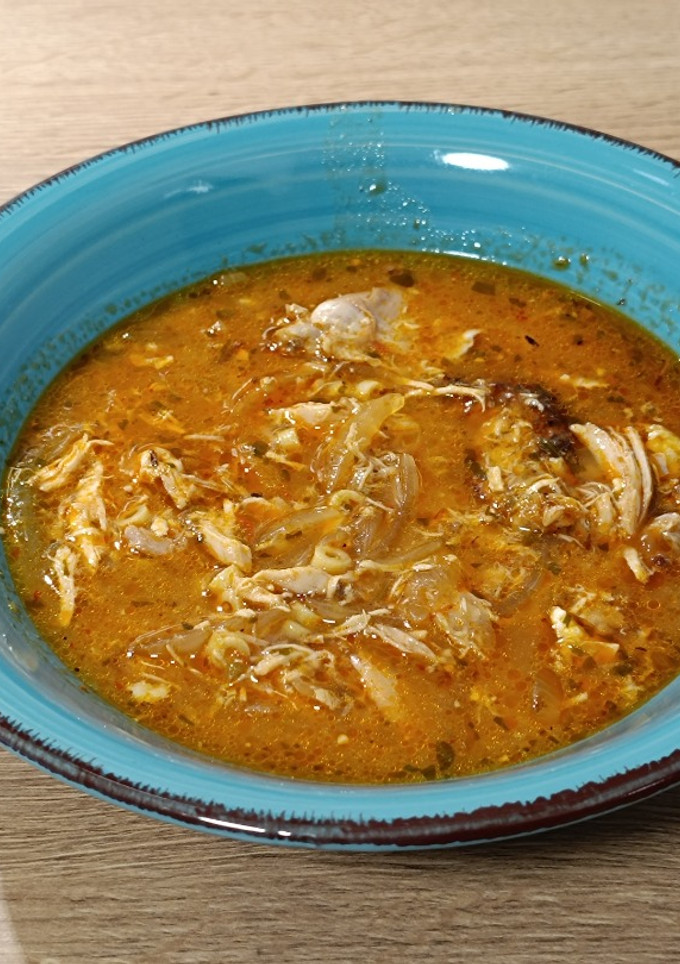 Una foto de Cocina de aprovechamiento: sopa de restos de pollo asado