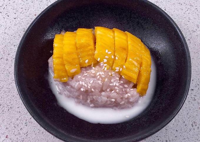 Thai mango sticky rice (khao niaow ma muang - ข้าวเหนียวมะม่วง)