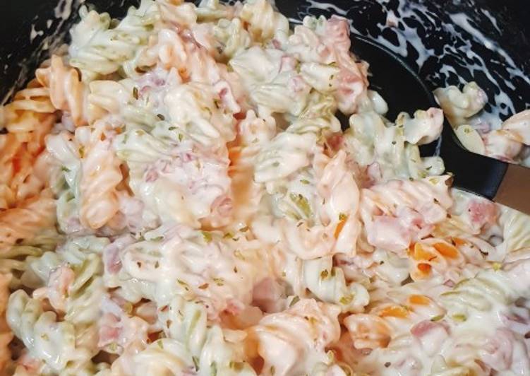 Pasta con jamón serrano y bacon