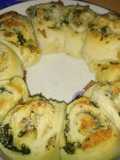 Rollitos de espinaca y cebolla con masa de pizza