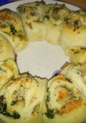 Una foto de Rollitos de espinaca y cebolla con masa de pizza