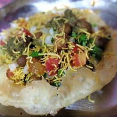 A picture of Shahi Masala Purii.