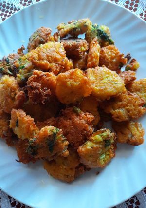ক্রাঞ্চি ডাল পকোড়া(Crunchy dal pakora recipe in Bengali) রেসিপির প্রধান ছবি