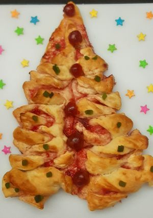જામ ફીલ્ડ ક્રીસમસ ટ્રી બ્રેડ (Jam Filled Christmas Tree Bread Recipe In Gujarati) રેસીપી મુખ્ય ફોટો