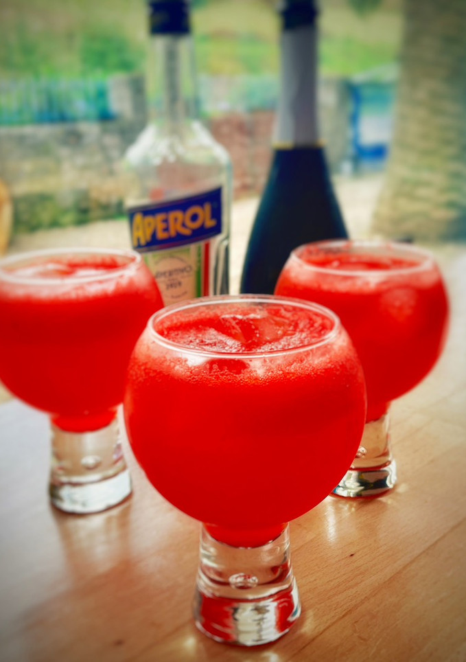 Una foto de Cóctel Aperol Spritz con Sandía