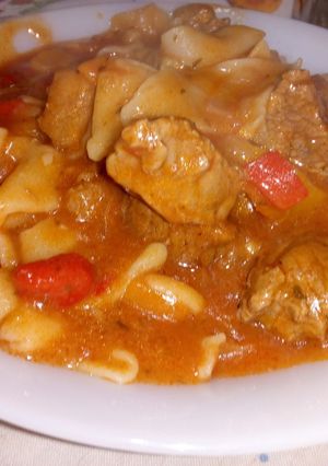 Una foto de Guiso de fideo con carne