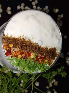 साबुदाना रायता (Sabudana Raita recipe in Hindi) रेसिपी मुख्य फोटो
