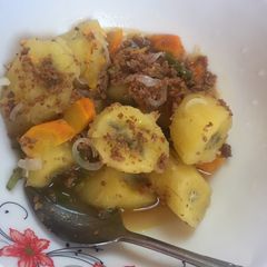 A picture of Matoke with minced beef.