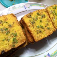 A picture of Bread besan toast.