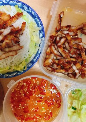 A picture of Bún Thịt Nướng (Vietnamese Grilled Pork with Vermicelli).