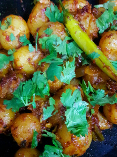 A picture of Sukha Aloo.