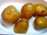 Patate intere in microonde