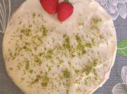 Una foto de tarta de limon leche condensada