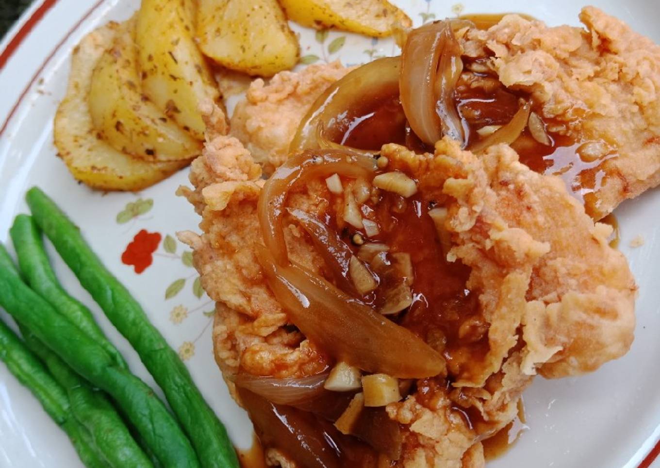 Chicken Steak with Blackpepper Sauce and Baked Potato Wedges