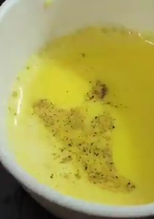 A picture of Haldi kadha.